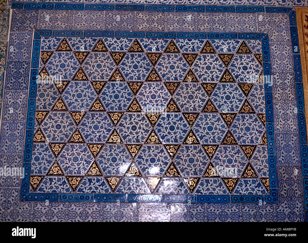 Des lettres sur la façade d'entrée de la Chambre la circoncision, Topkapi Saray, Istanbul, Turquie Banque D'Images