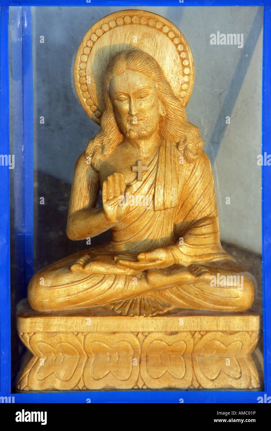 L'Inde, Patna, statue de Jésus Christ dans une position assise bouddhiste Banque D'Images