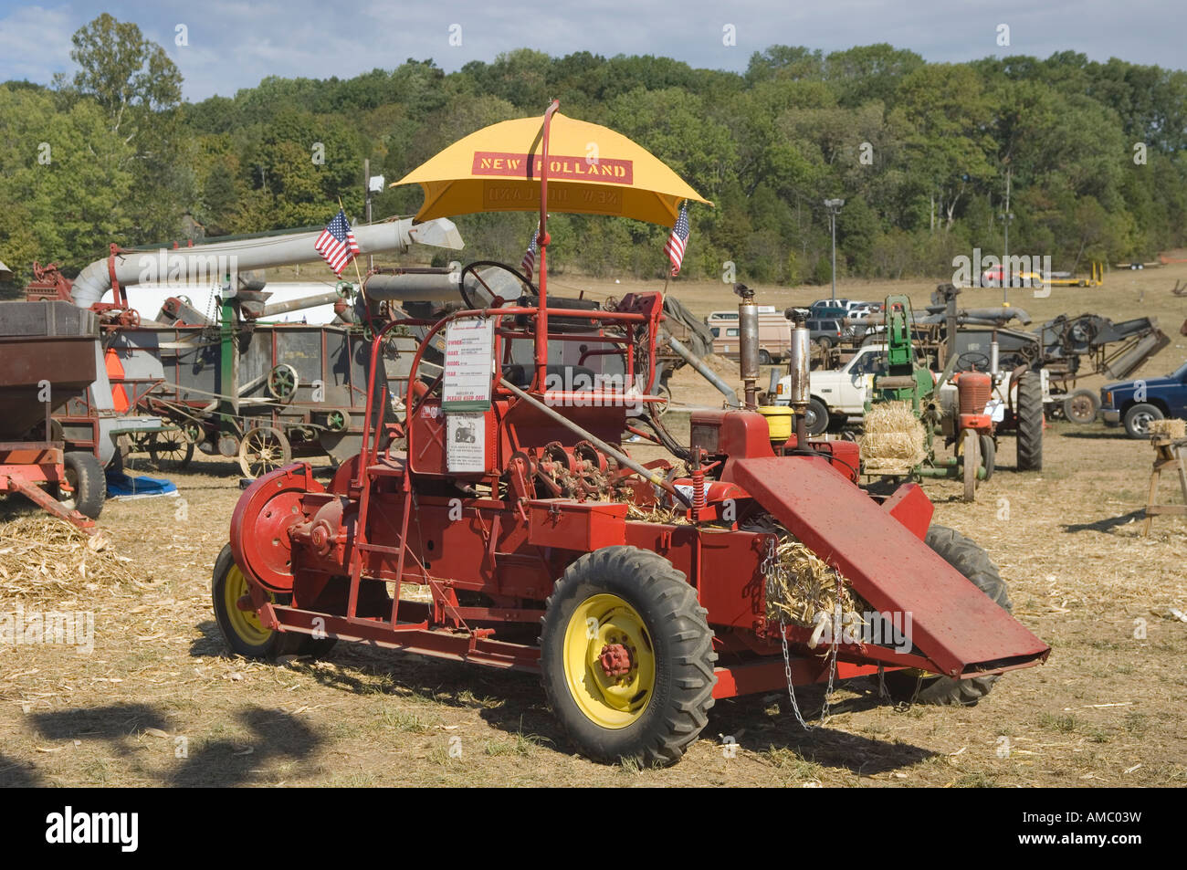 New Holland 1957 SP166 Presse à foin automotrices à l'affiche au Festival du patrimoine de l'Indiana Lanesville Banque D'Images