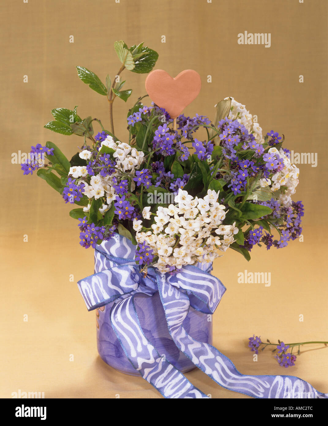 Bouquet : forget-me-not et Viburnum Banque D'Images