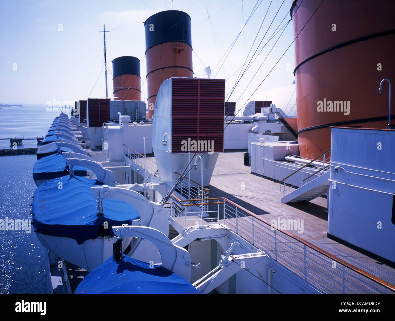 Paquebot Queen Mary s entonnoirs et canots Banque D'Images