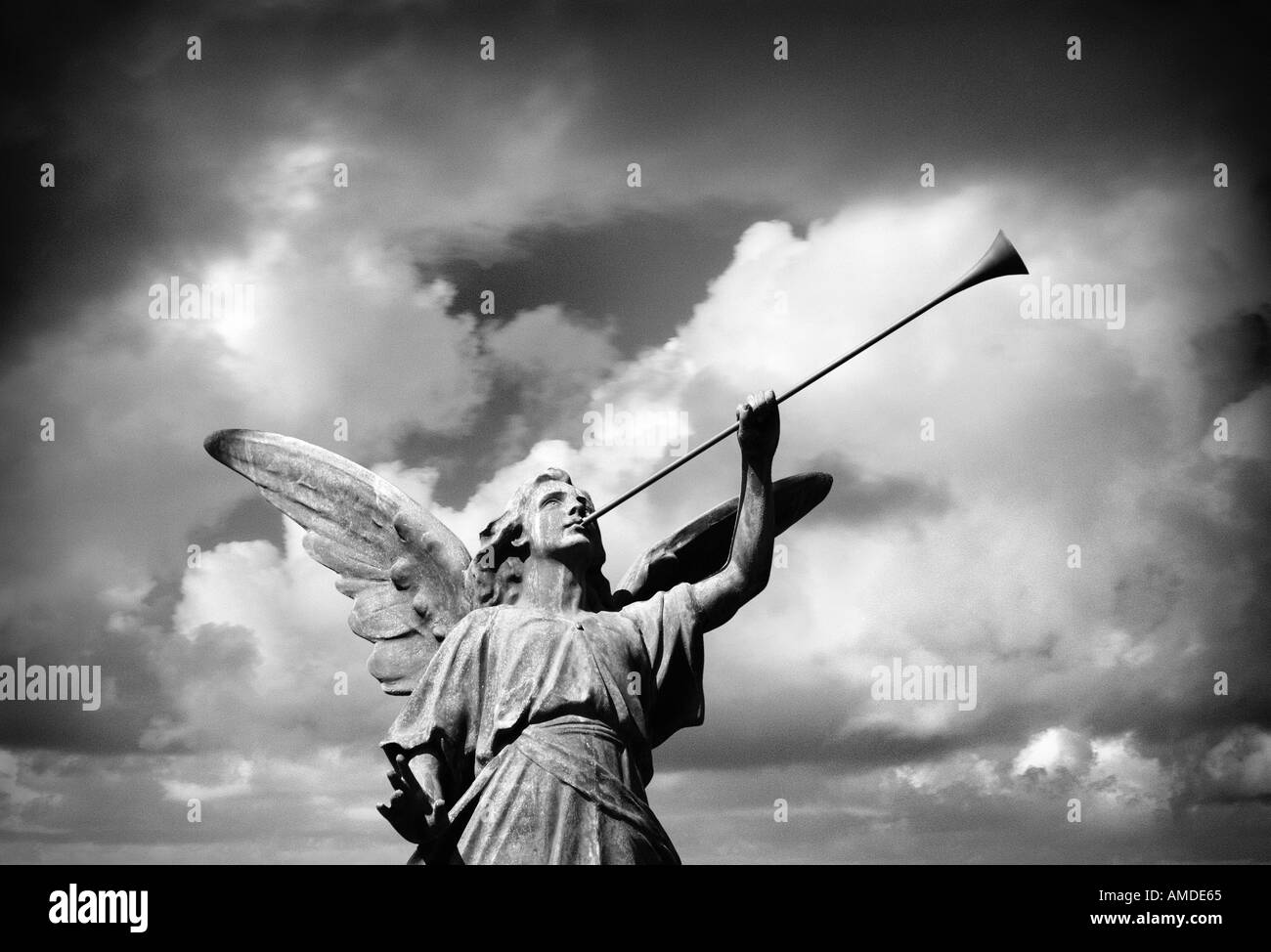 Statue ange avec trompette Banque D'Images