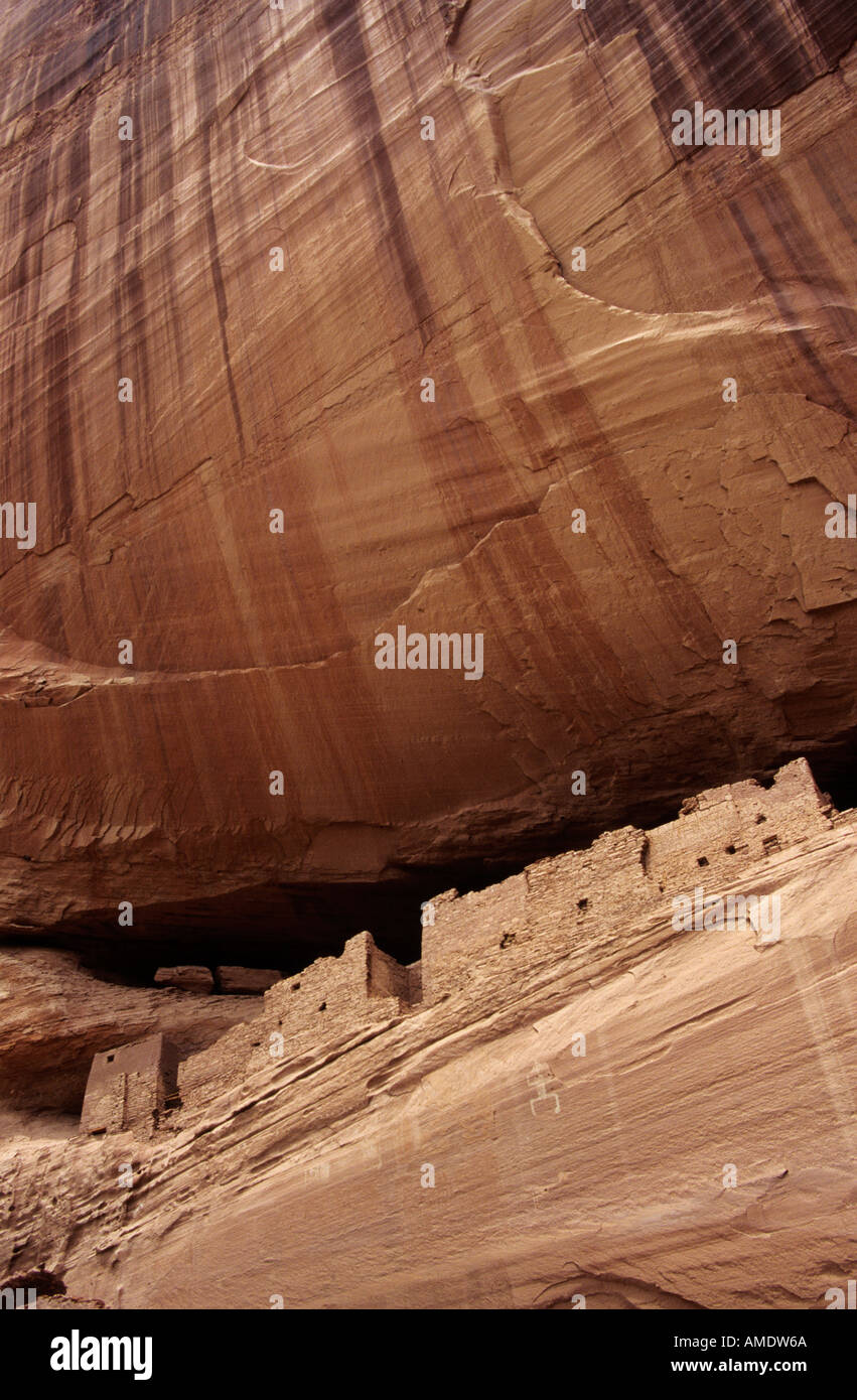 La Maison Blanche de pétroglyphes ruines Anasazi Canyon de Chelly national park Arizona USA Banque D'Images