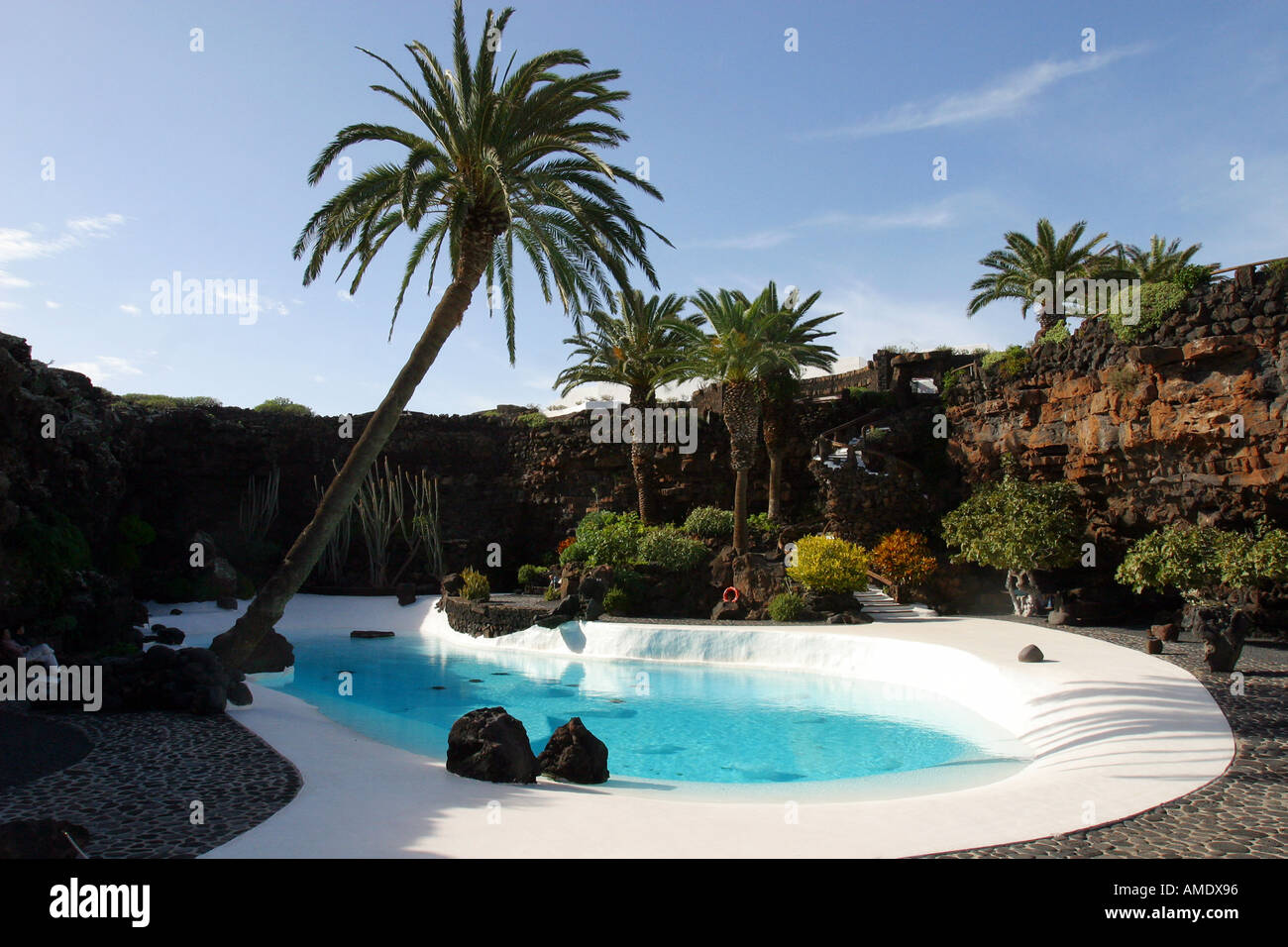 La lagune volcanique de Los Jameos del Agua El Malpais de la Corona près du village de Haria il a été formé par la coulée de lave Banque D'Images