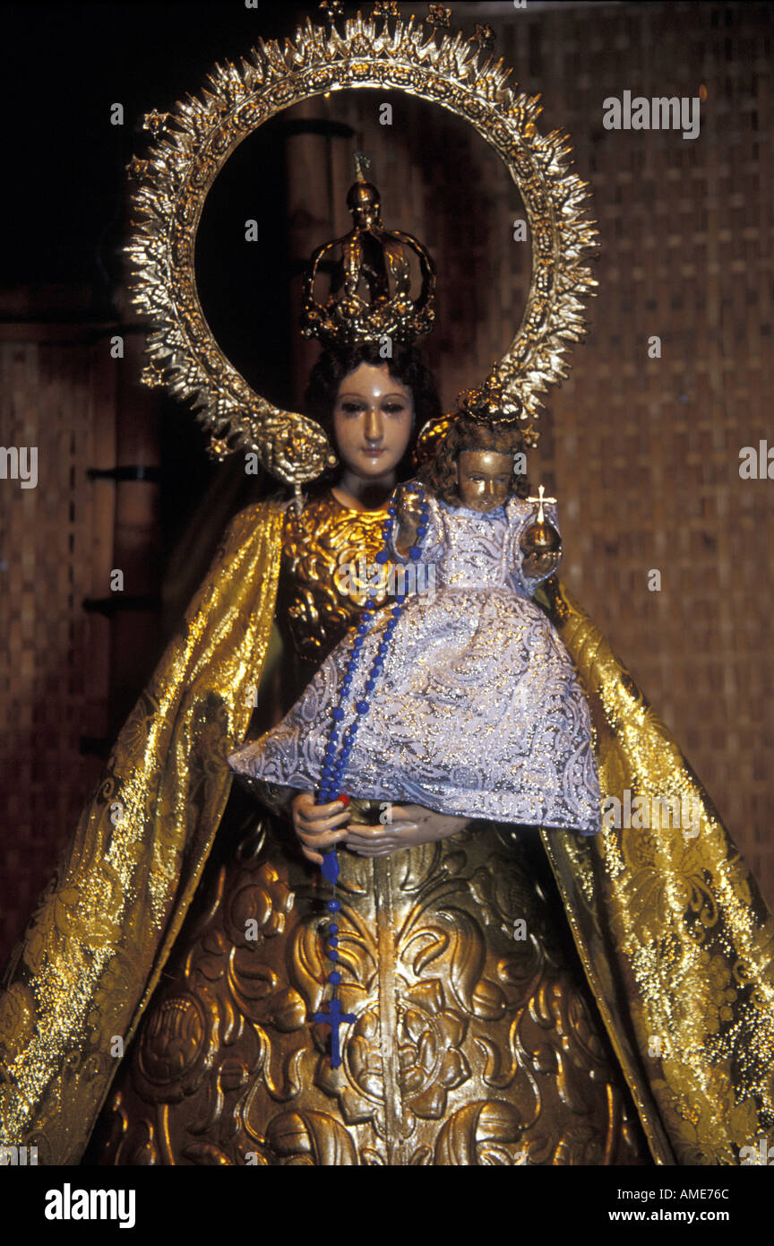 Notre Dame du Saint Rosaire, icône de l'église San José, Las Pinas, Philippines Banque D'Images