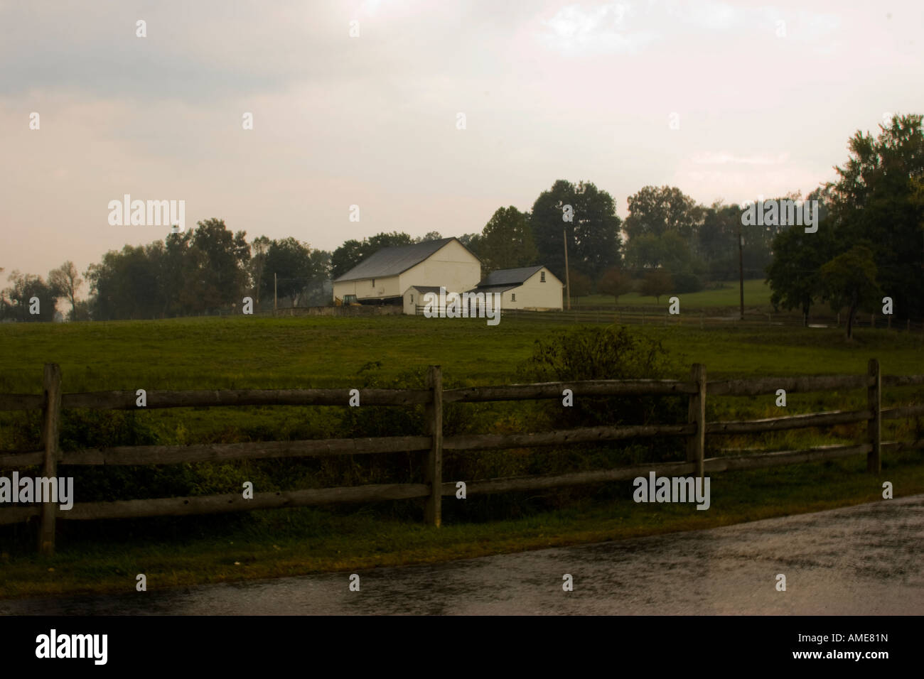 Après la pluie dans les terres agricoles Banque D'Images