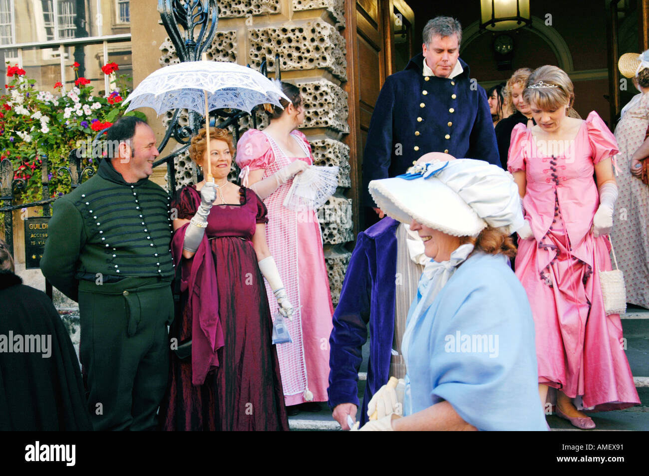Parade de costumes géorgienne pour lancer le Jane Austen Festival en baignoire England UK GO Banque D'Images