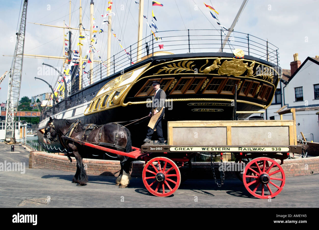 SS Great Britain construit par l'ingénieur Isambard Kingdom Brunel victorien illustré sur les quais de Bristol England UK GO Banque D'Images