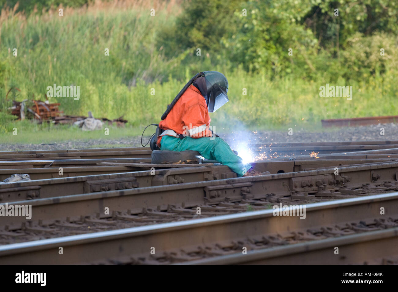 Ouvrier d'entretien ferroviaire rail soudures Banque D'Images