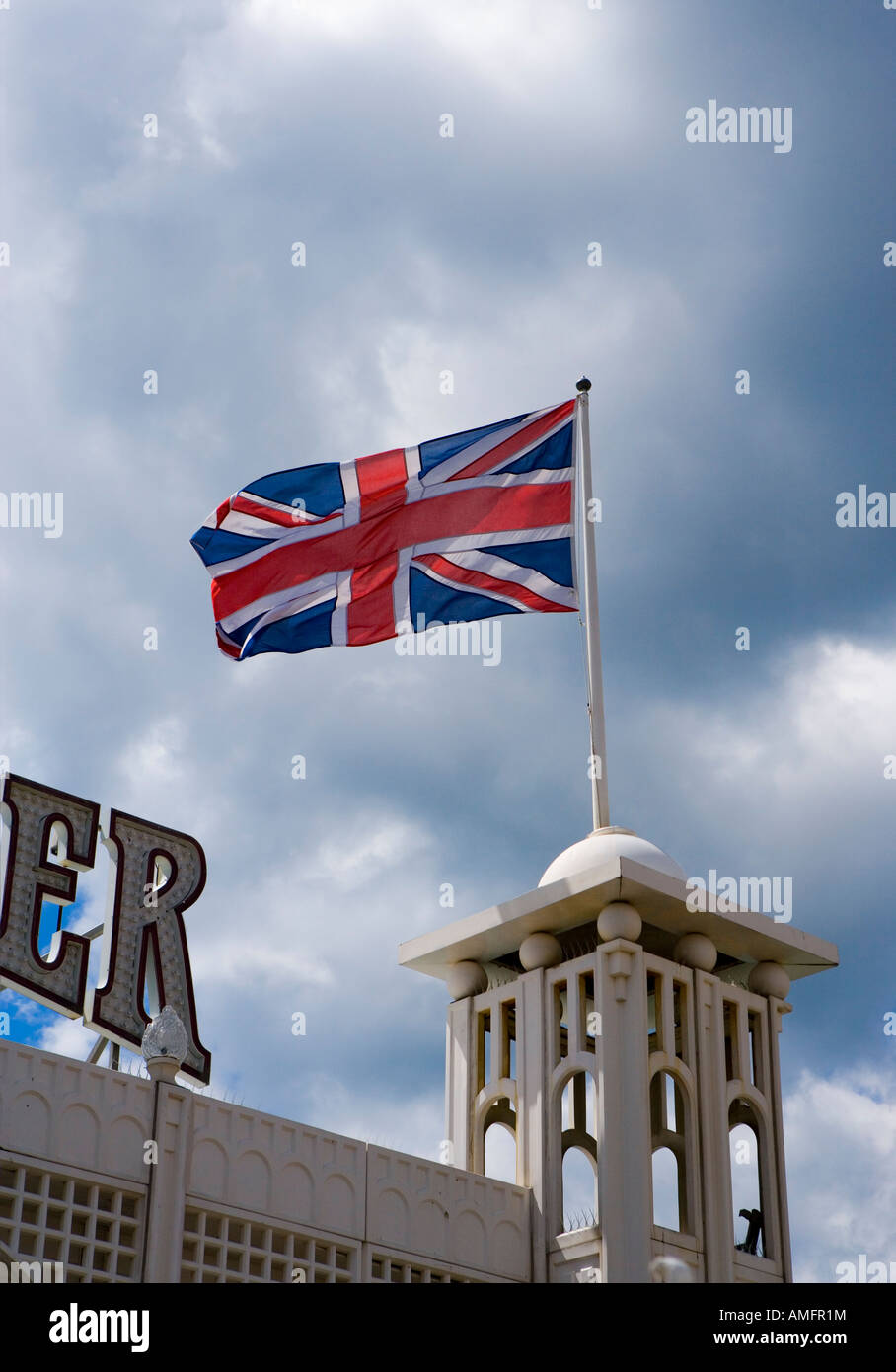 Great British Union Jack flag volant à la jetée de Brighton England UK Banque D'Images