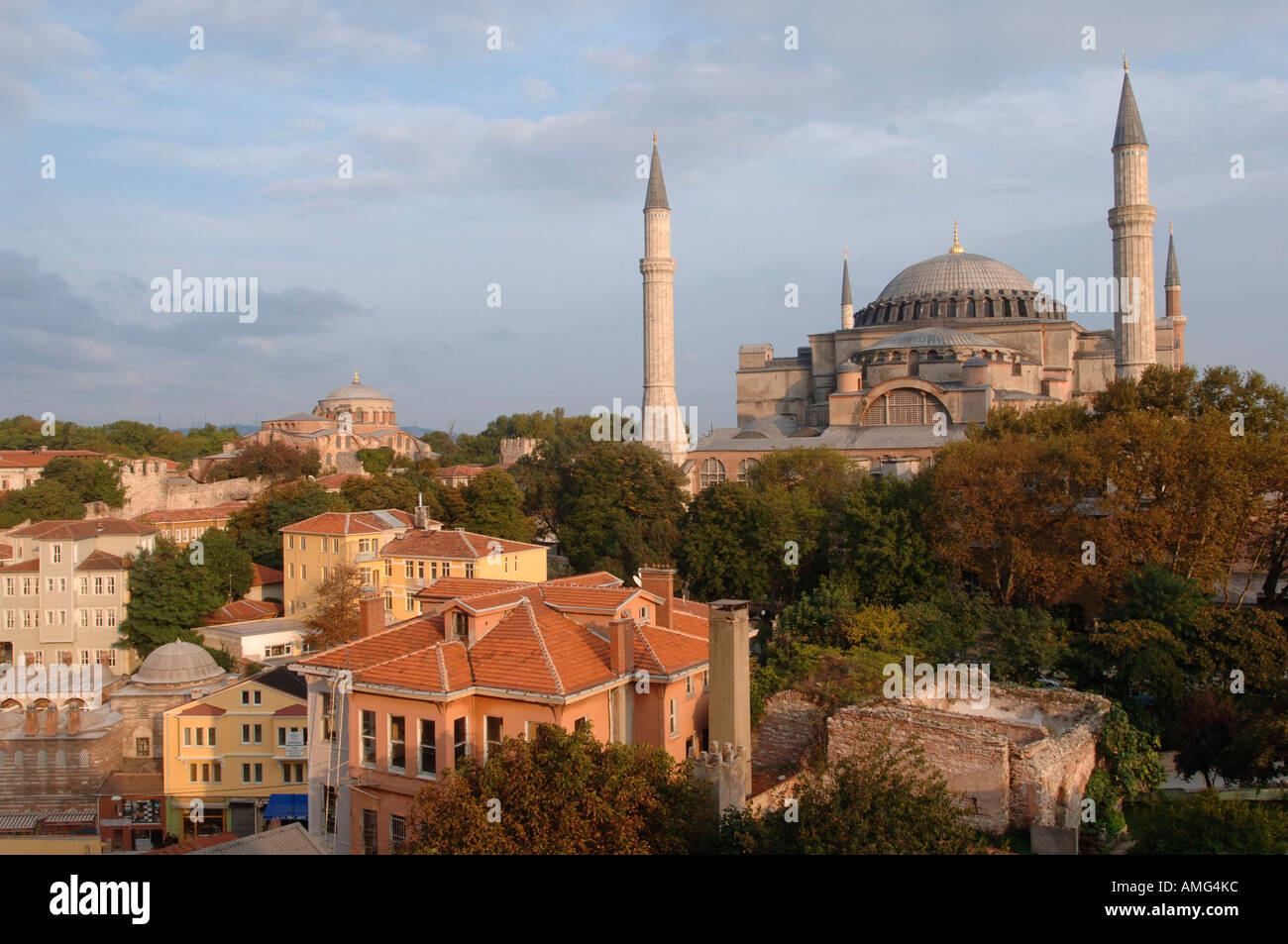 La Turquie, Istanbul, Altstadthäuser vor der Sainte-sophie, die der Kuppel liens Irenenkirche Banque D'Images