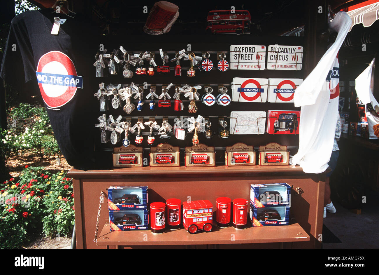 Souvenirs de Londres, WC séparés dans la section française du Centre Epcot, Disney World, Orlando, Floride, USA Banque D'Images