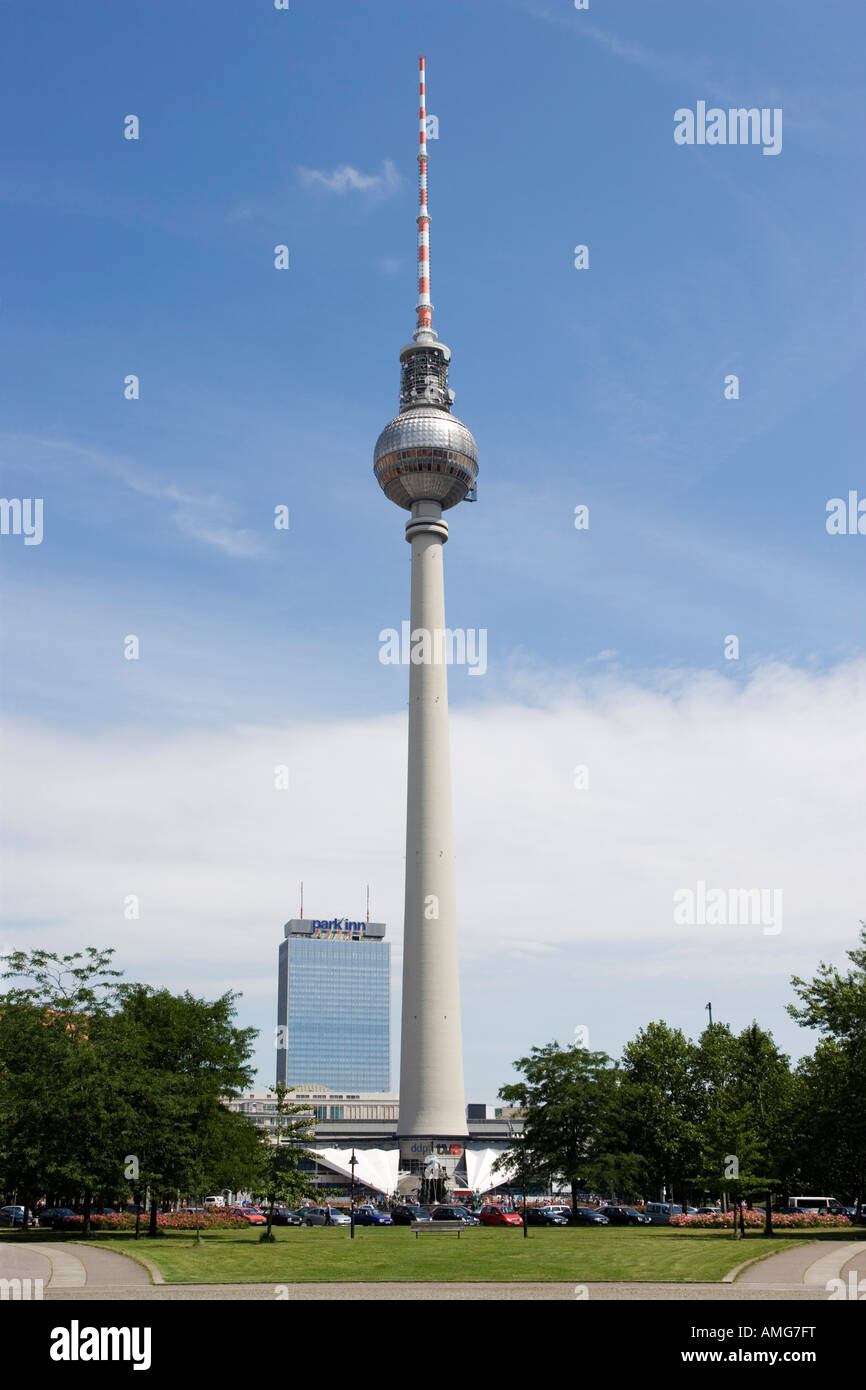 Fernsehturm, tour de télévision, Berlin. Architecte : Hermann Henselmann et J÷rg Streitparth Banque D'Images