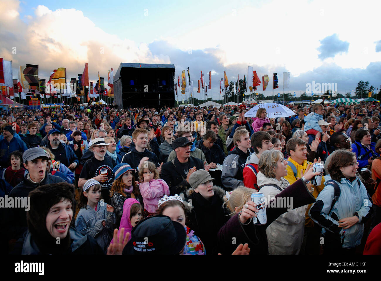 Foule womad 2007 charlton park Banque D'Images Foule womad 2007 charlton park Banque D'Images