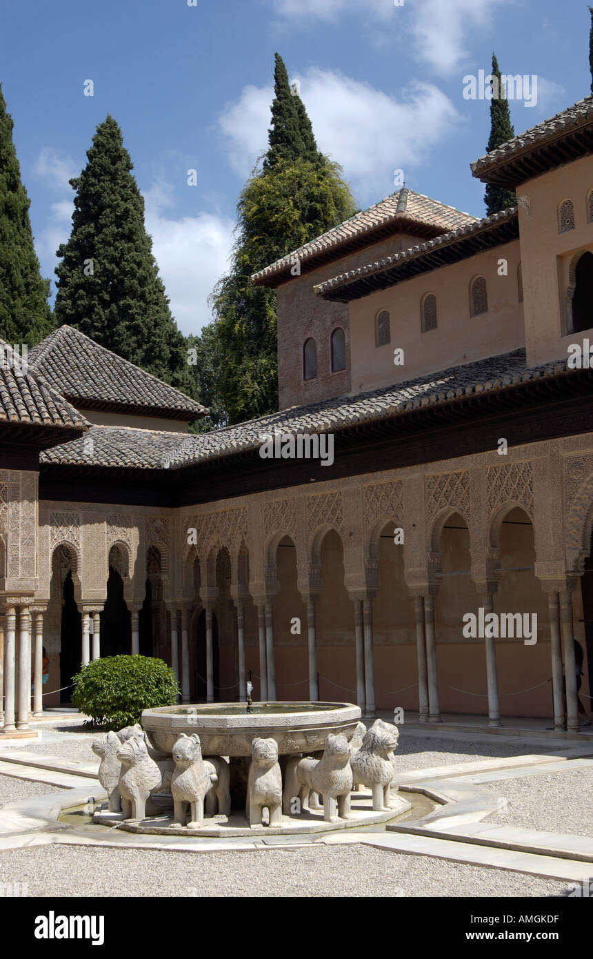 Cour des Lions (Patio de los Leones) dans le Palacio Nazaries La Alhambra Granada Andalousie, Espagne du Sud Banque D'Images