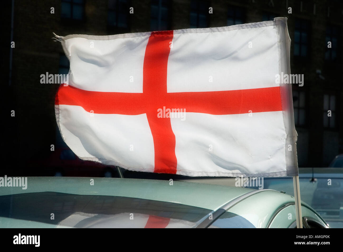 Un drapeau de l'Angleterre sur une voiture pour la Coupe du Monde 2006 en Allemagne Banque D'Images