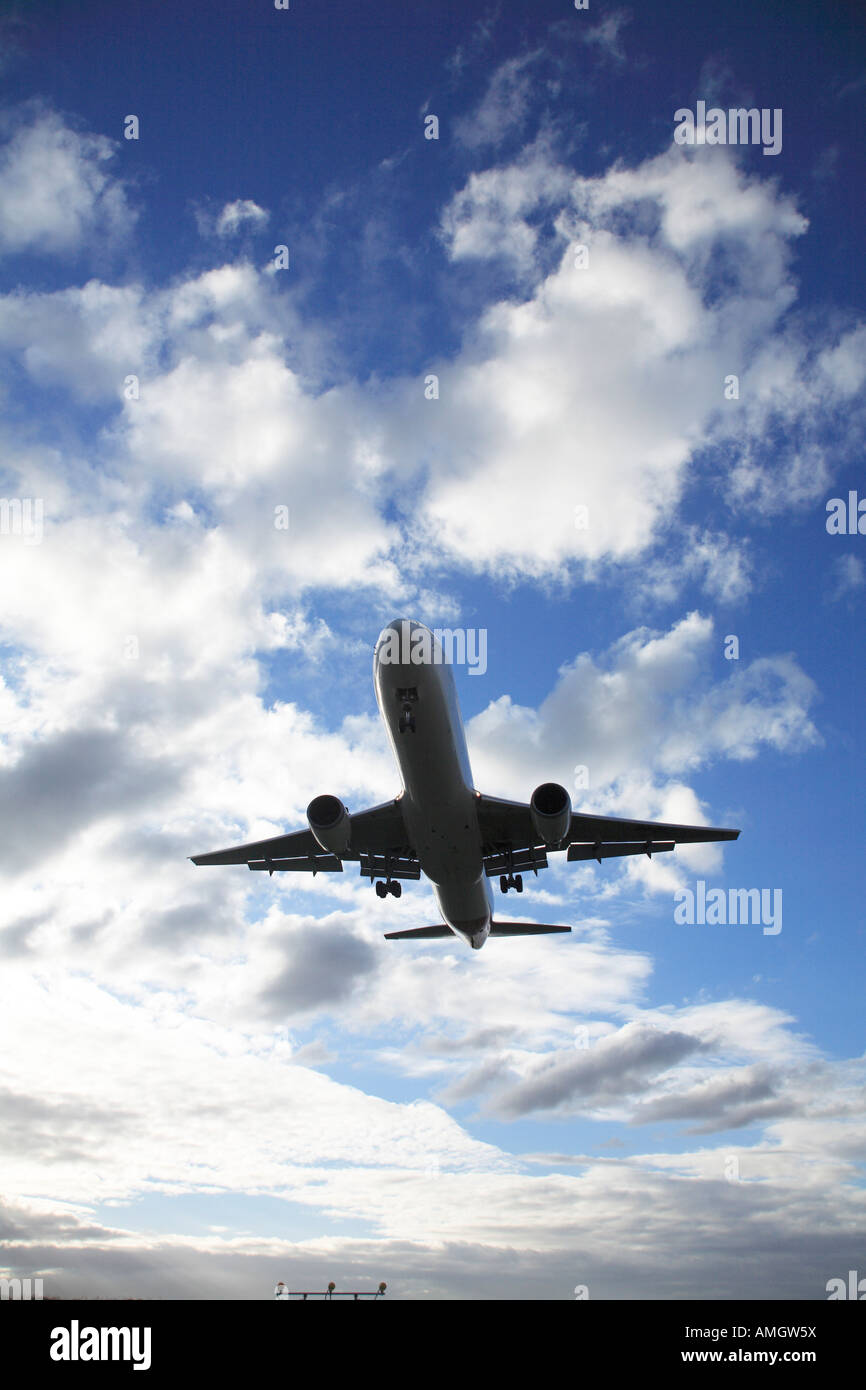Avions commerciaux sur l'approche à l'atterrissage à l'Aéroport International de Sydney Banque D'Images