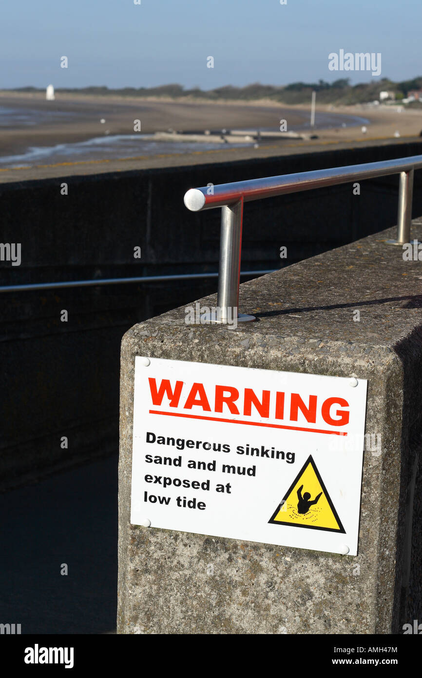 Burnham on Sea panneau d'avertissement danger sable doux naufrage Banque D'Images