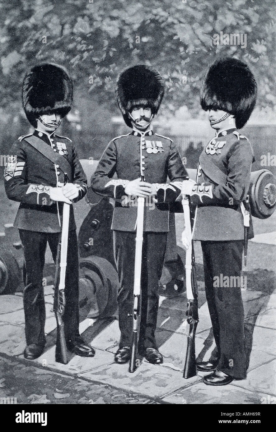 Le sergent couleur 1er privé Écosse Écosse soldat de l'Armée garde la peau de l'ours Busby rifle uniforme décoré de médailles campai Banque D'Images