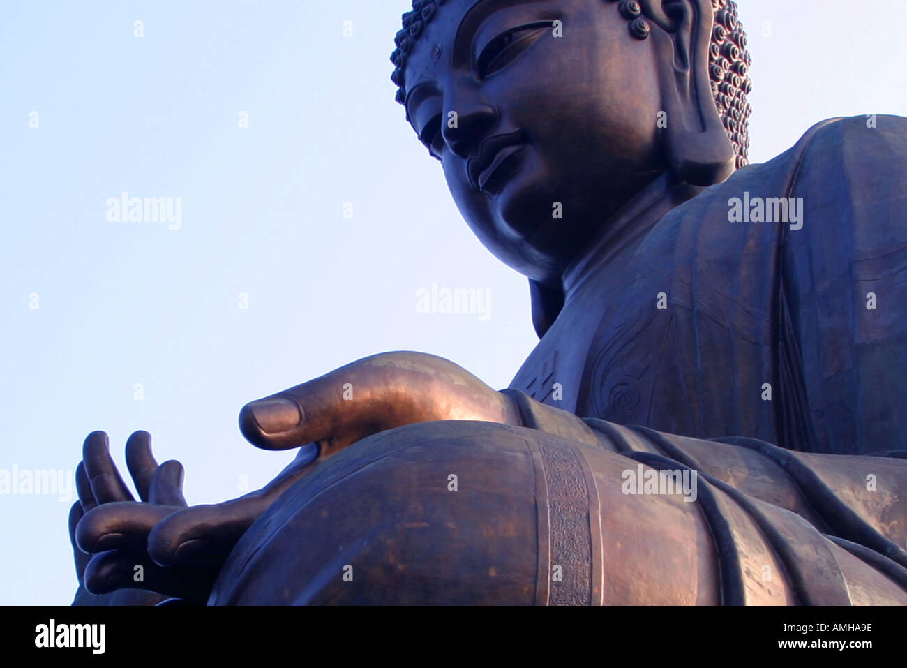 Bouddha en bronze géant sur l'île de Lantau à Hong Kong Banque D'Images