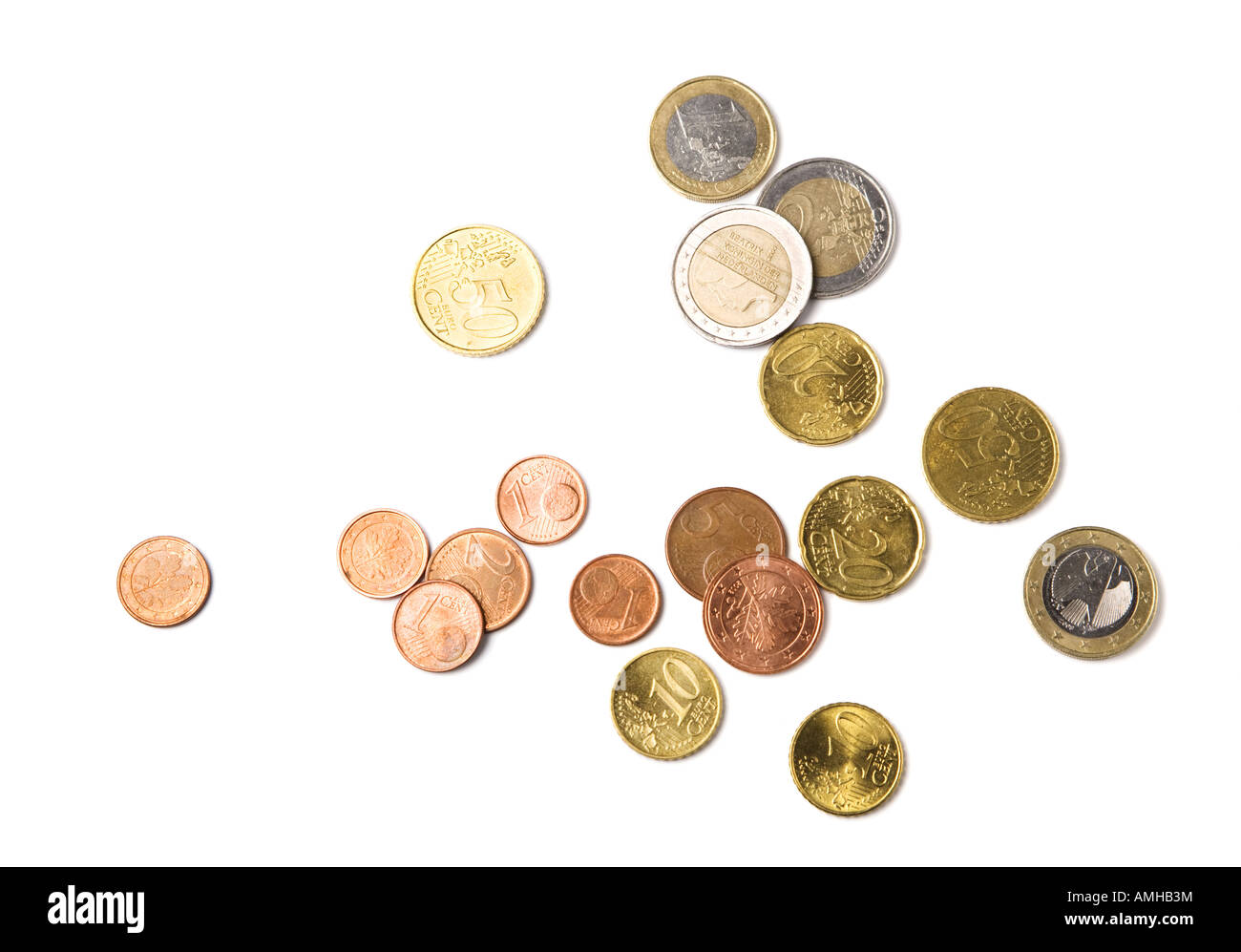 Les pièces de monnaie européenne épars isolé sur fond blanc, les oiseaux voir Banque D'Images