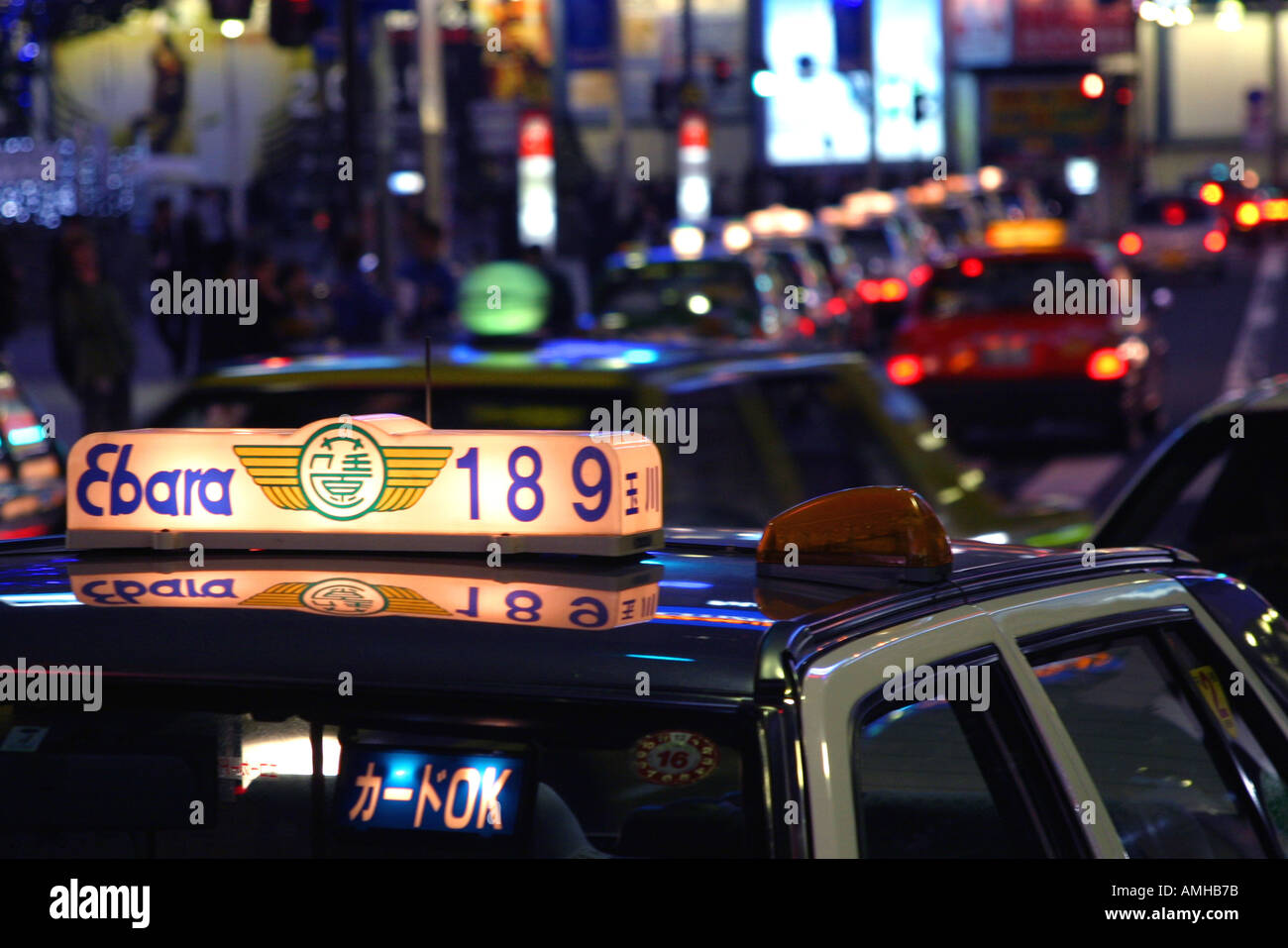 Voir de taxi dans le quartier de Shinjuku à Tokyo, Japon Banque D'Images