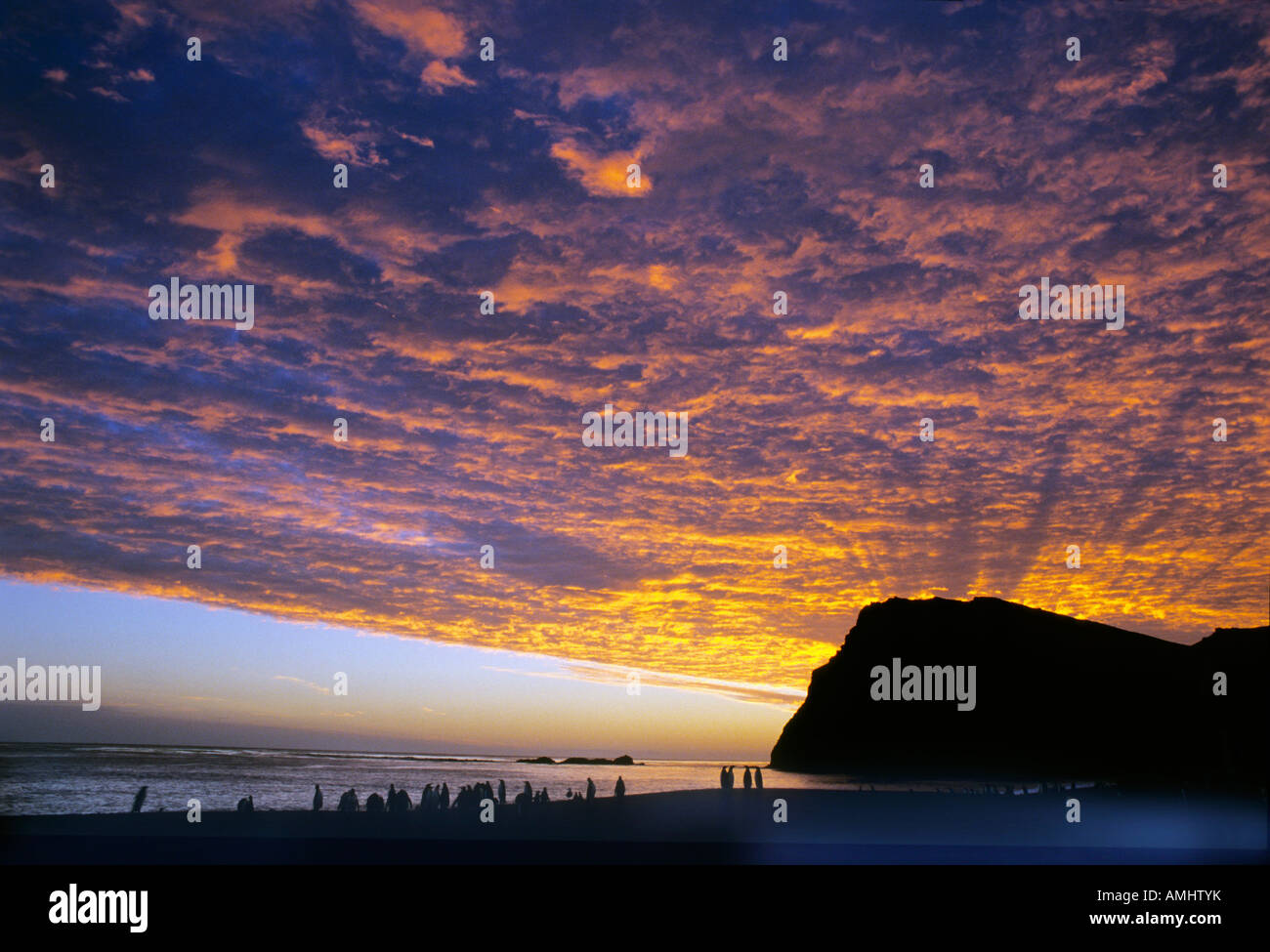 Soleil de minuit sur la mer Europa Europe Norvège plan d'eau horizontal géographie aperçu de l'humeur des eaux de mer sun travel Banque D'Images