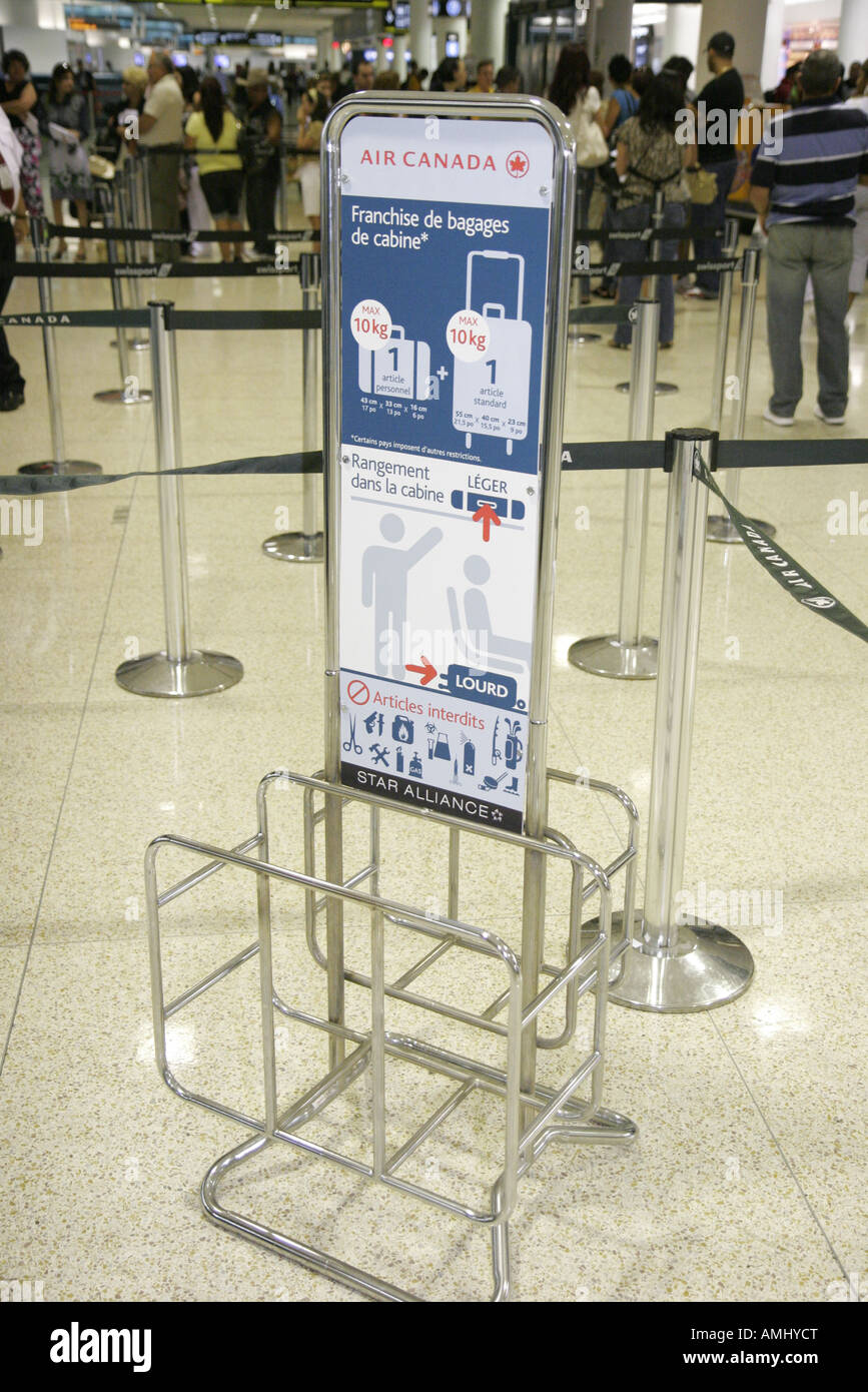 Aéroport international de Miami Florida MIA, Air Canada, bagages à main  valise valises compartiments de cabine bagages, valise si Photo Stock -  Alamy