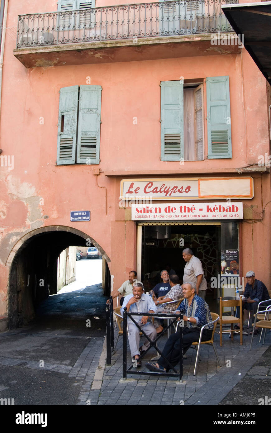 Café nord-africain dans la vieille ville de Grasse, France Banque D'Images