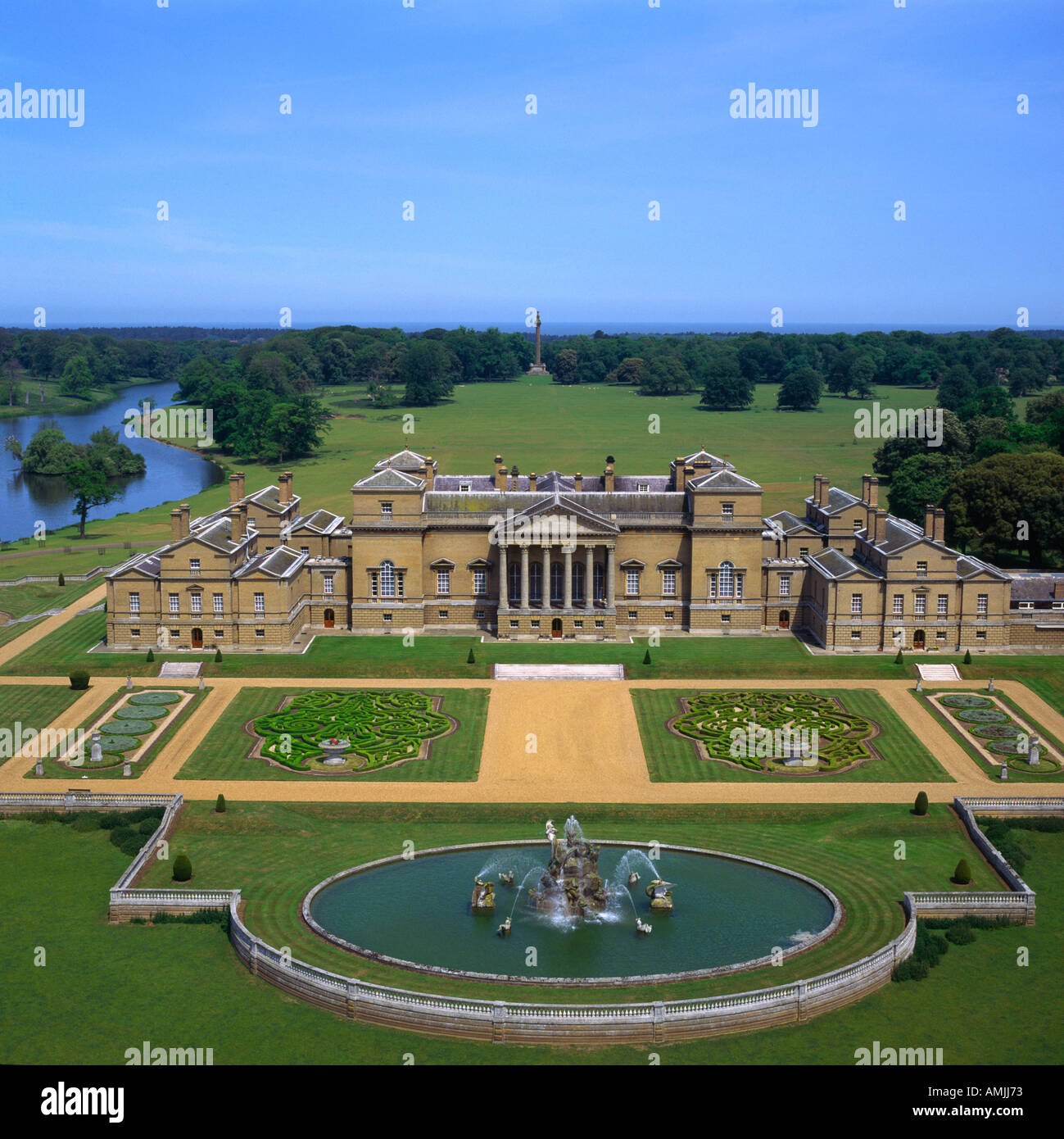 Holkham Hall et de jardins Norfolk UK vue aérienne, hôtel particulier de style palladien demeure de Lord Leicester Banque D'Images