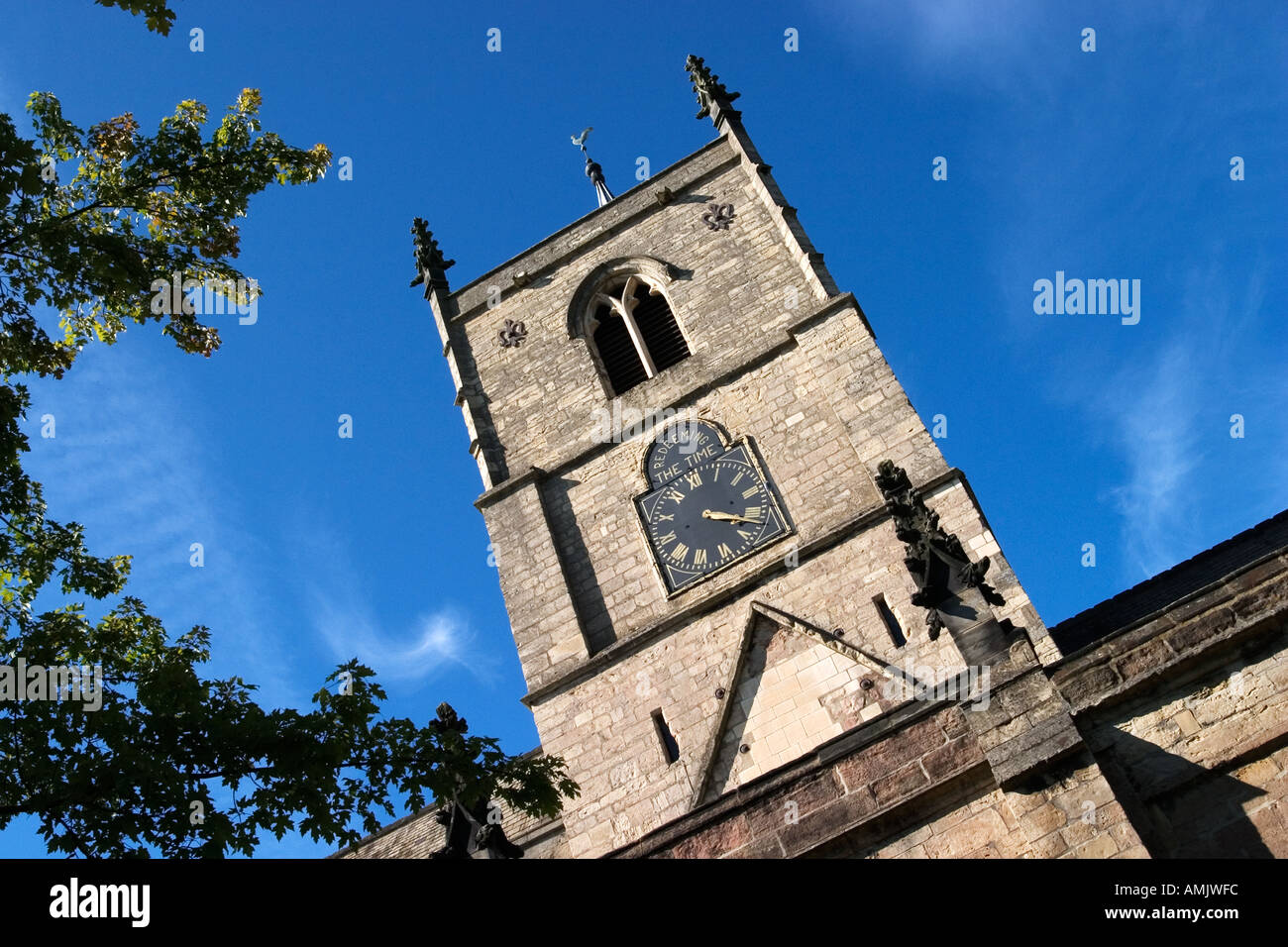 Rachetez le temps à St John the Baptist Church in North Yorkshire Angleterre Knaresborough Banque D'Images