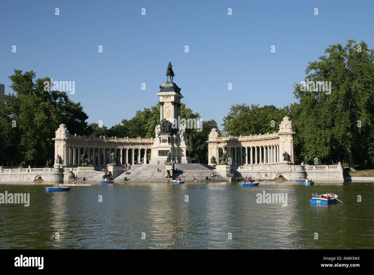 Le monument au roi Alphonse XII dans le Jardines del Buen Retiro, Madrid, Espagne. Banque D'Images