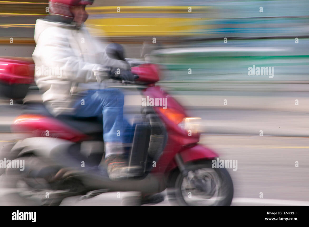 Man riding moped Nice en France Banque D'Images