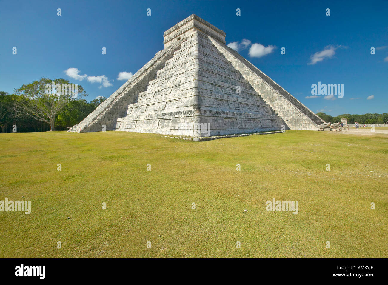 La pyramide Maya de Kukulkan également connu sous le nom d'El Castillo et ruines de Chichen Itza Yucatan Mexique Banque D'Images