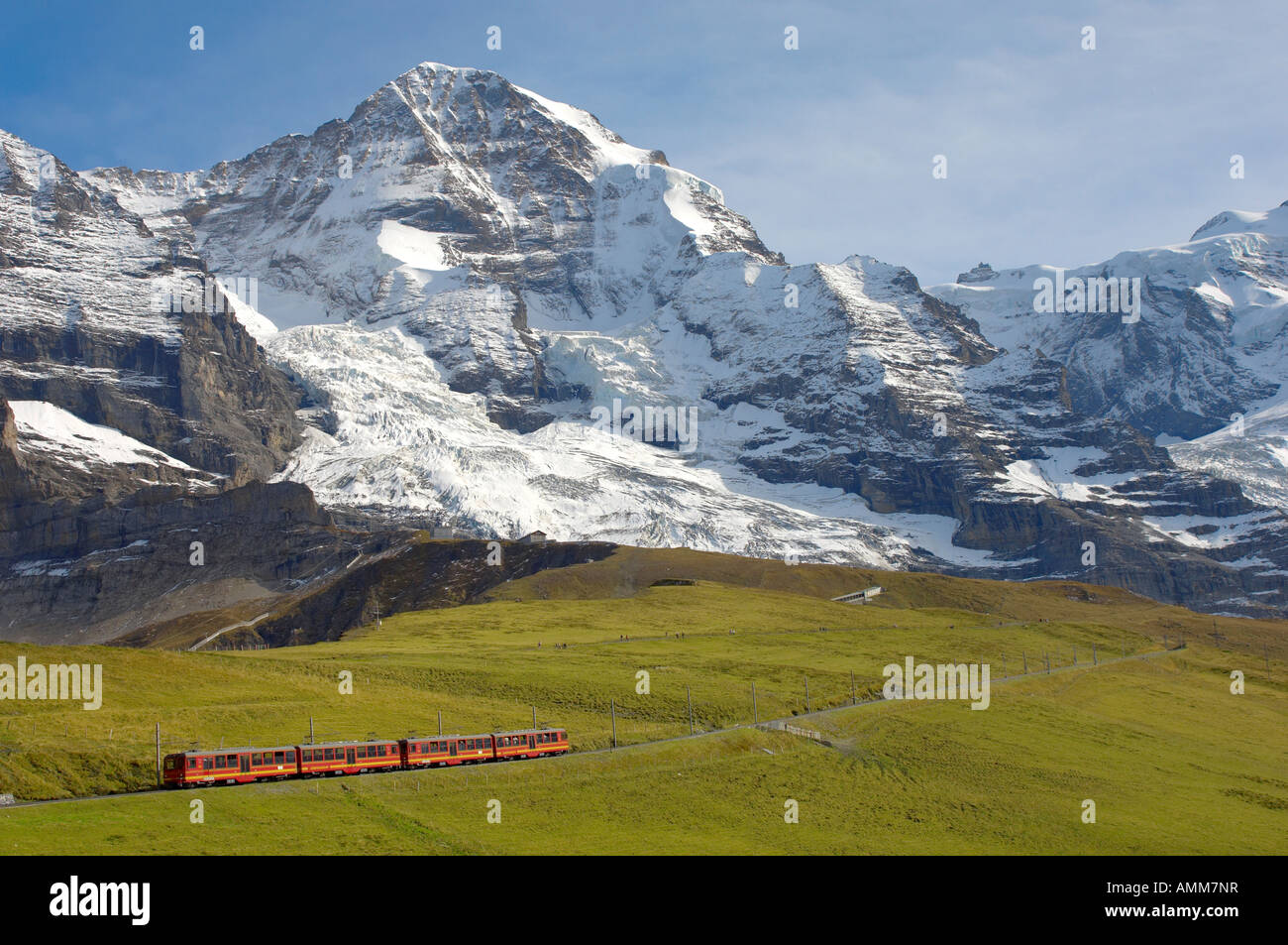 Avec le train de la Jungfrau De Kleine Scheidegg. Grindelwald, Suisse Alpes suisses. Banque D'Images