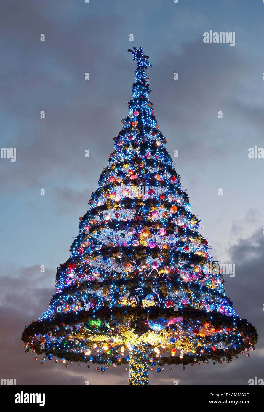 Arbre de Noël près de la plage, Playa de Las Canteras, Gran Canaria, îles canaries, espagne. Banque D'Images