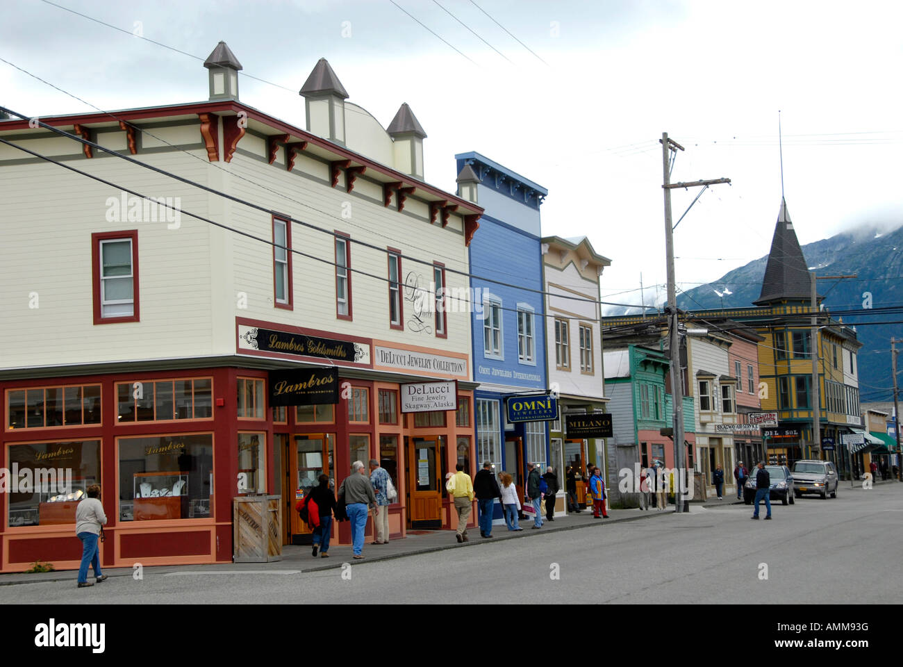 Les magasins et boutiques à Skagway en Alaska AK États-Unis Aux États-Unis, le passage de l'intérieur les acheteurs de voyage vacances tourisme touristes Banque D'Images