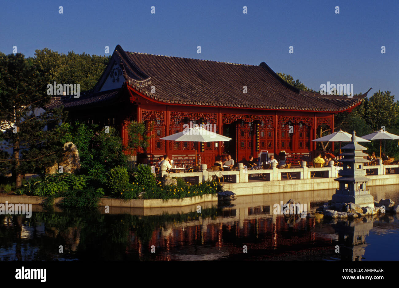 Berlin. Chinesischer Garten. Jardin Chinois. Jardin de la Lune retrouvée. Garten des wiedergewonnenen Mondes. Gaerten der Welt. Banque D'Images