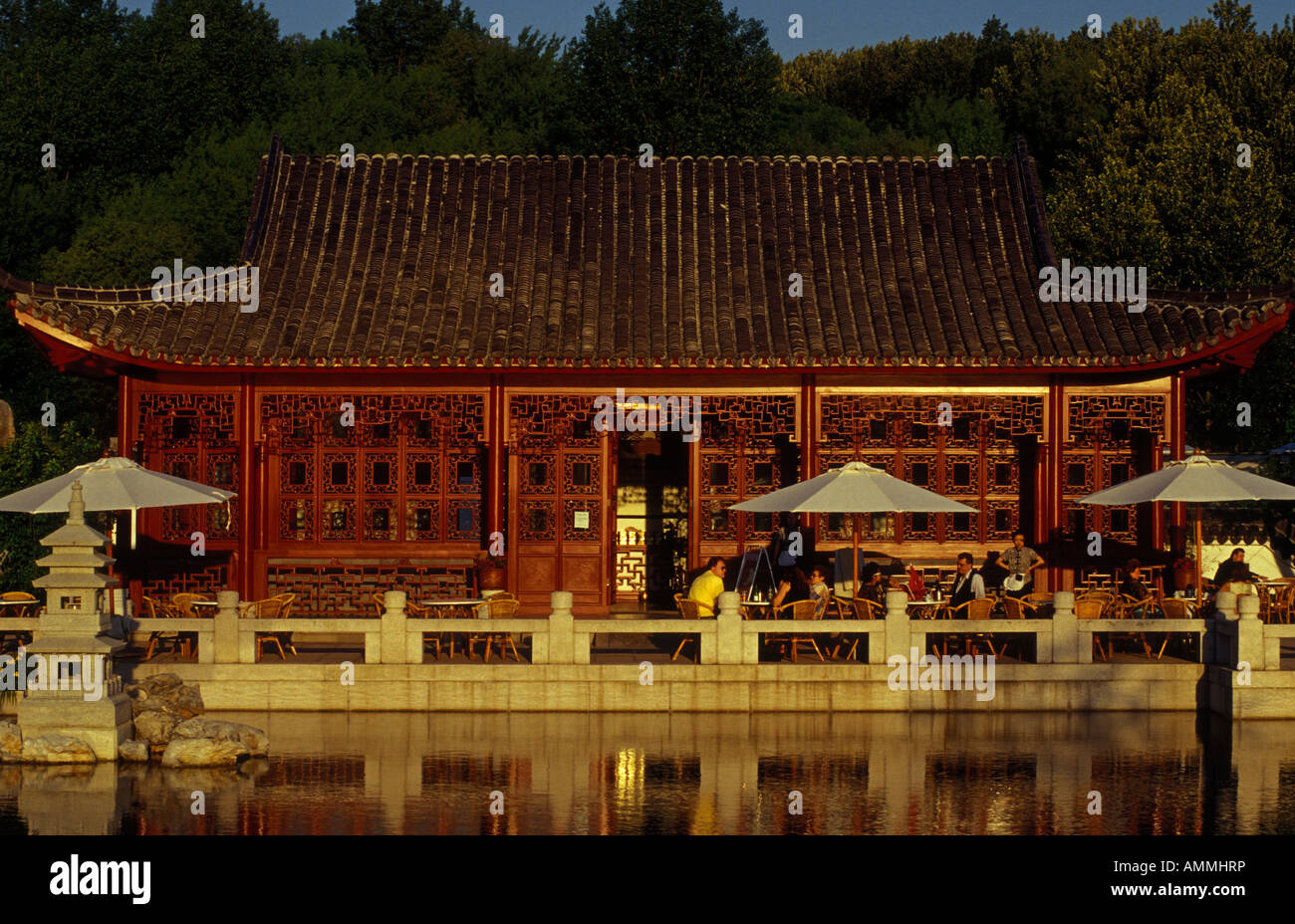 Berlin. Chinesischer Garten. Jardin Chinois. Jardin de la Lune retrouvée. Garten des wiedergewonnenen Mondes. Gaerten der Welt. Banque D'Images