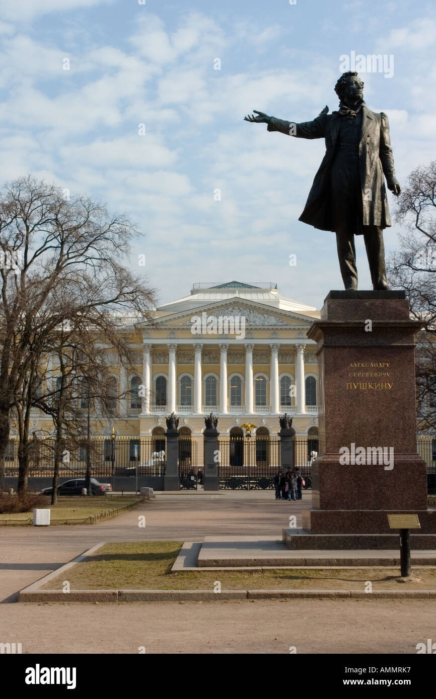 Le musée d'Etat russe et le Monument à Alexandre Sergueïevitch Pouchkine à la Place des Arts. Saint-pétersbourg, Russie. Banque D'Images