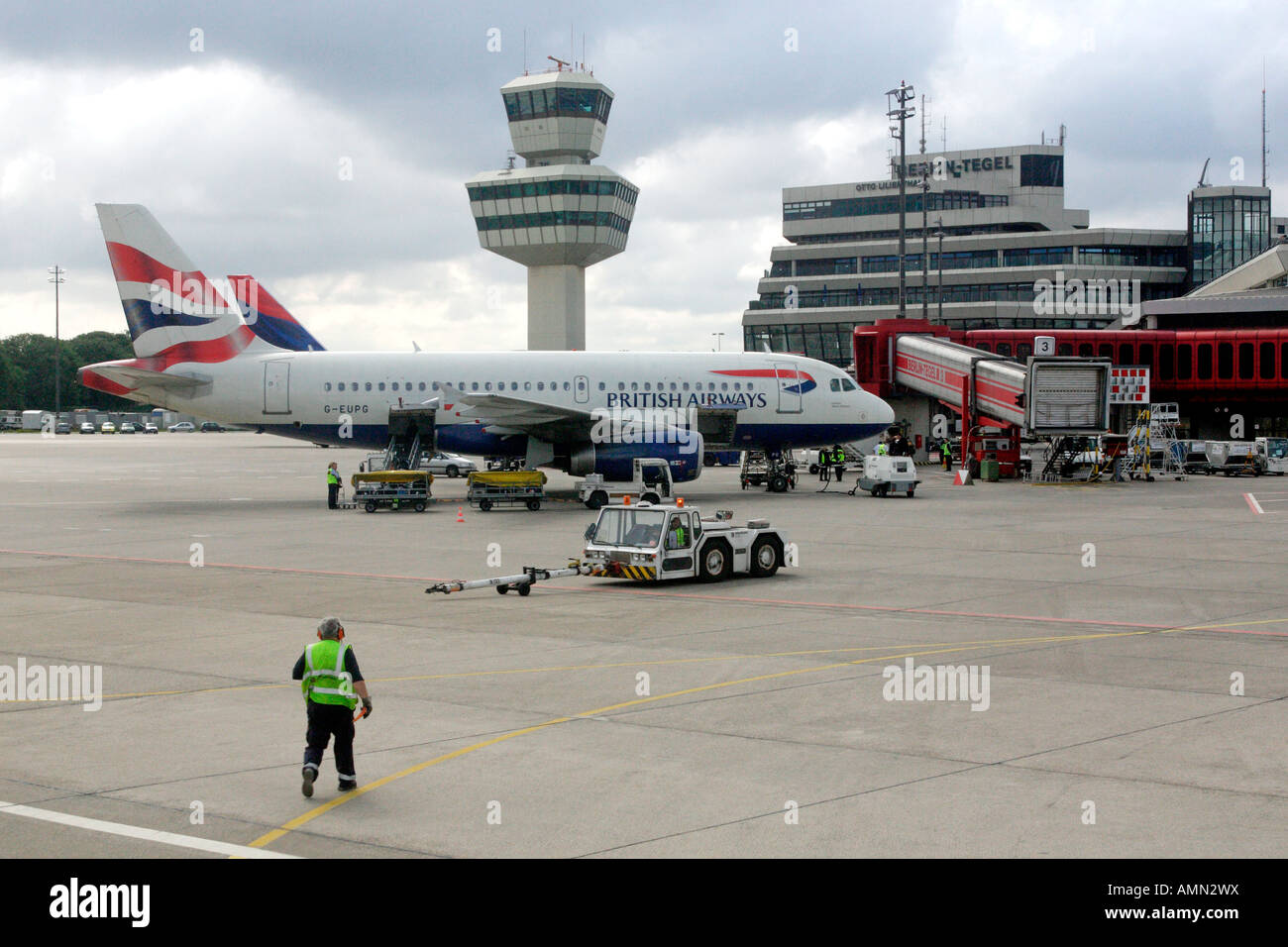 Un avion de British Airways à l'aéroport, Berlin, Allemagne Banque D'Images