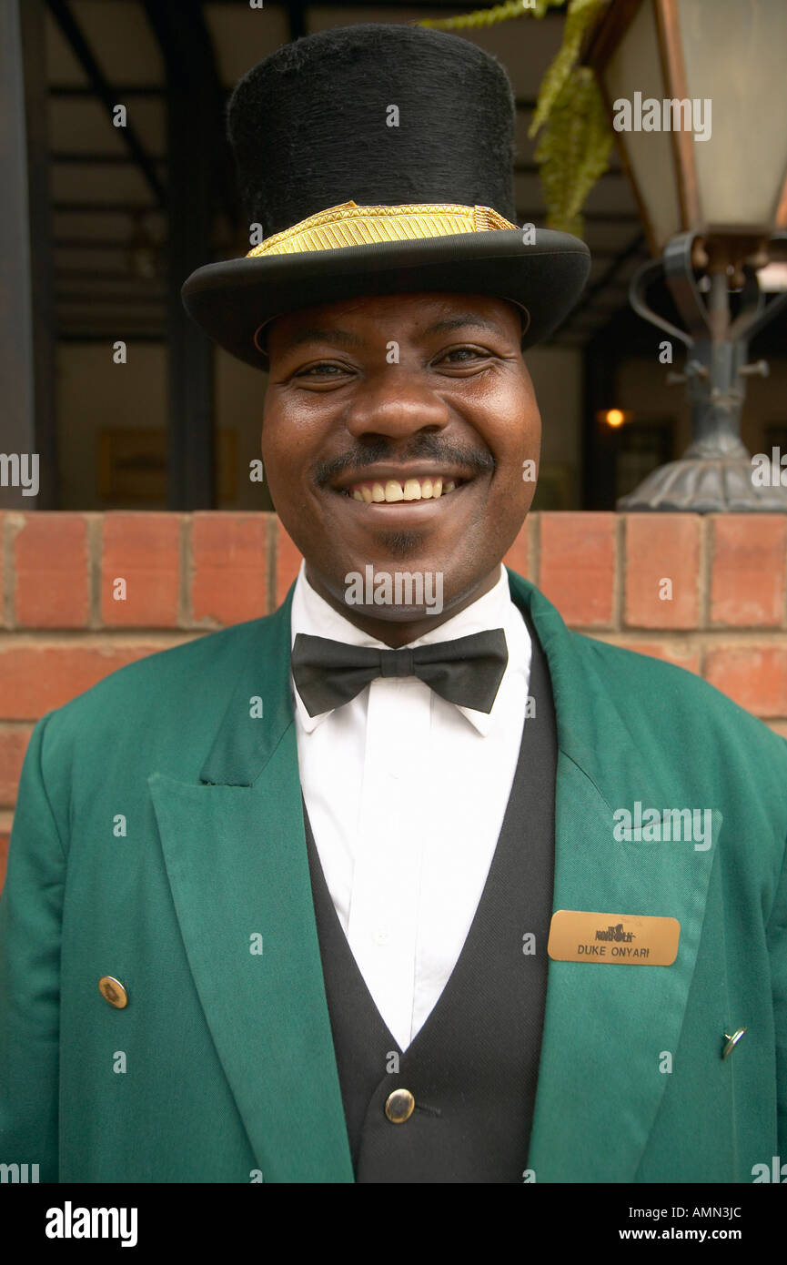 Groom smiling in front of historic Mayfair Hotel à Nairobi Kenya Afrique Banque D'Images