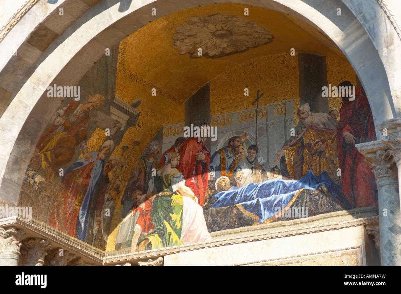 Venise, Italie. Basilique Saint Marc (san marco). L'avant de statues et de mosaïques. Vénérant St Marks s Corps Banque D'Images