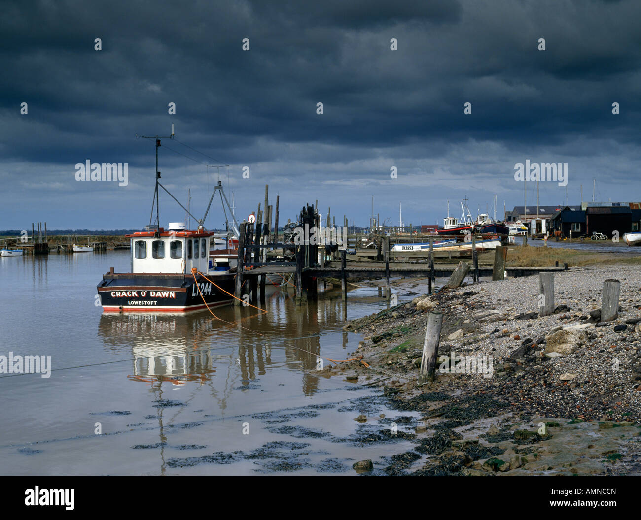 Bateaux de pêche amarré au ponton de Southwold, Suffolk Banque D'Images