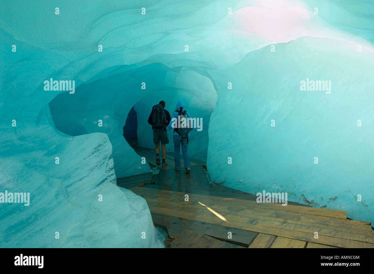 L'intérieur du glacier du Rhône. Le début du Rhône. Furkapass Alpes suisses. La Suisse. Banque D'Images