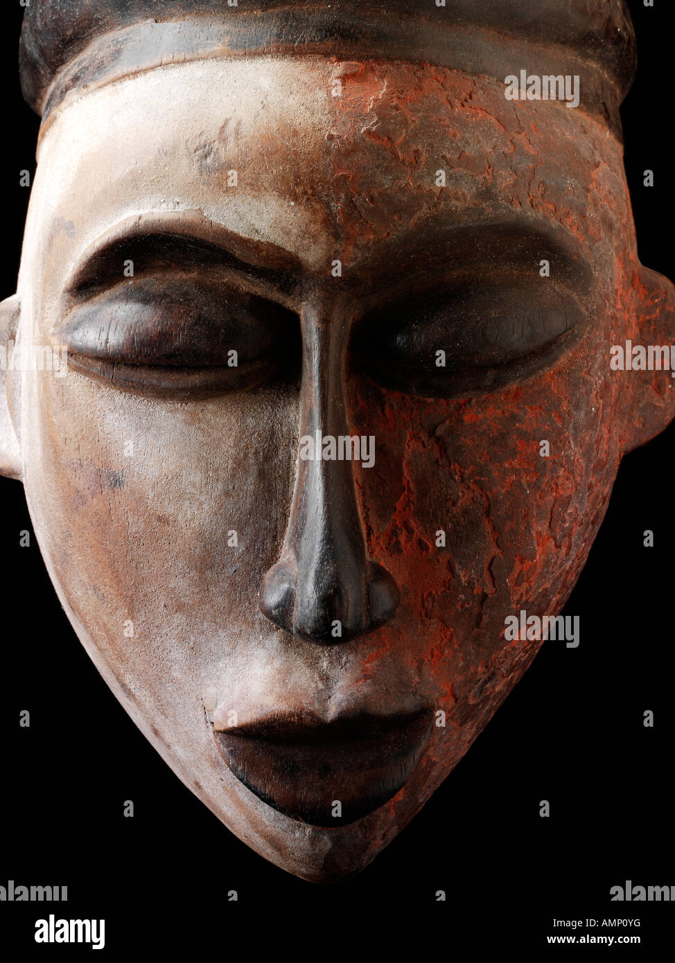 Traditionnelle ethnique masque africain. L'art et l'artisanat. Banque D'Images