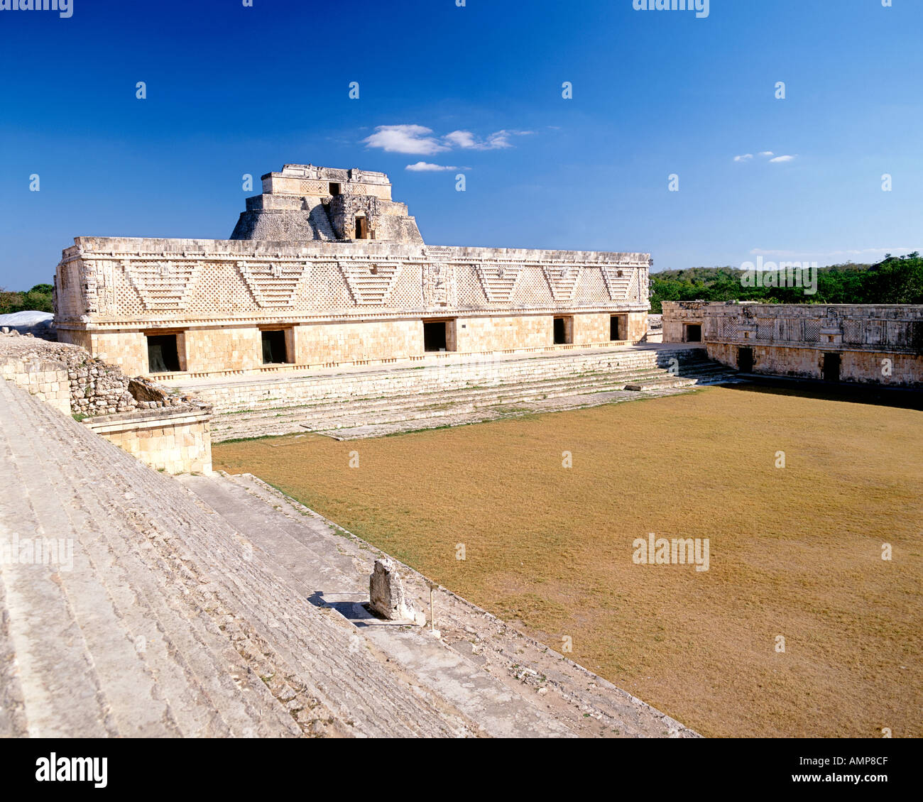 L'antiq Quadrangle, partie de l'Uxmal ruines Maya du Yucatan au Mexique province. Banque D'Images