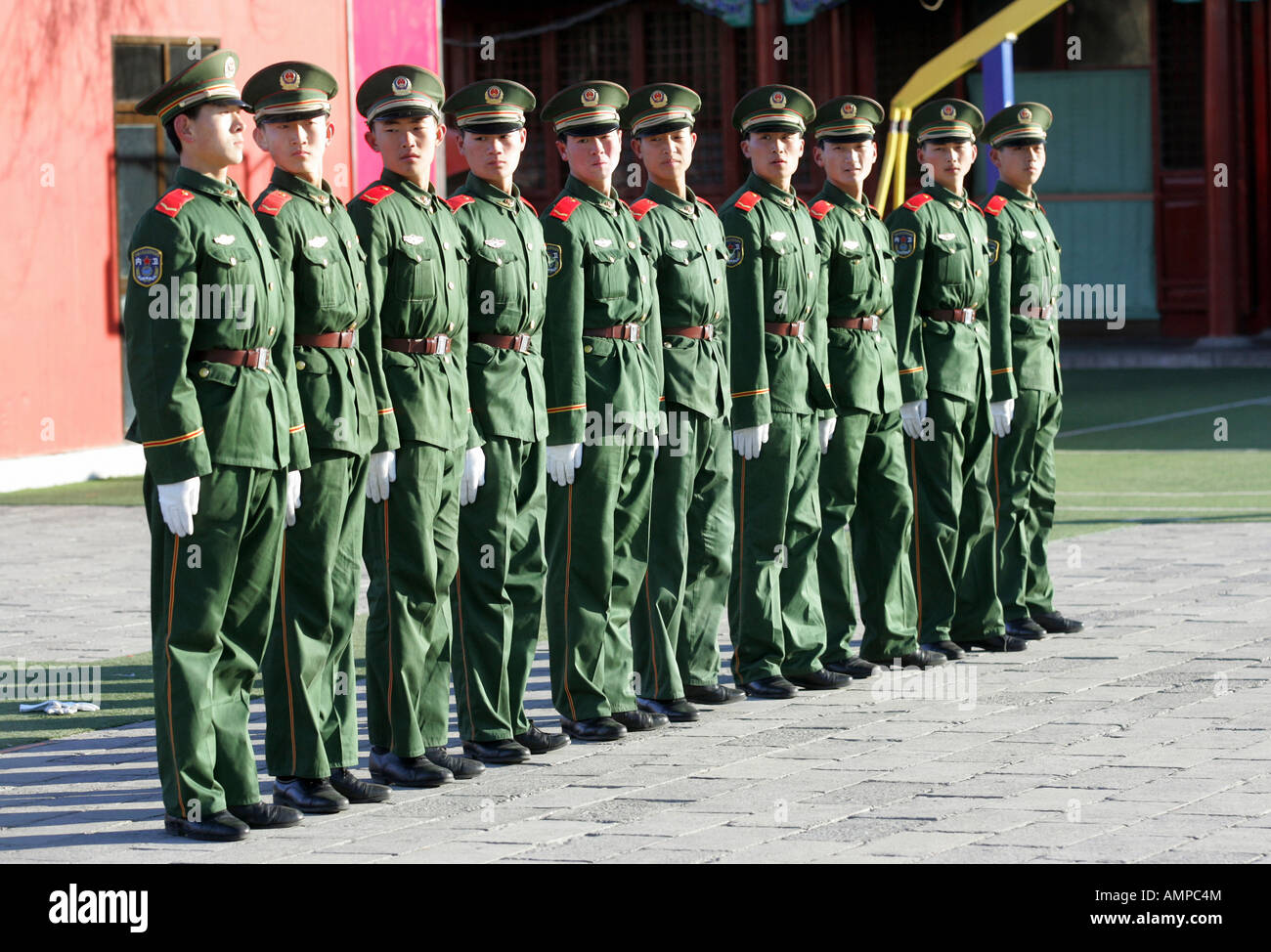 Des soldats chinois en face du Palais Impérial, Pékin, Chine Banque D'Images