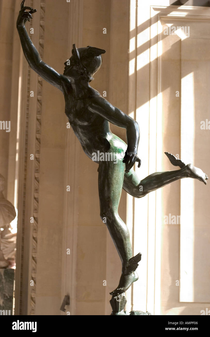 Le dieu Mercure est vu dans la Louve Paris France Banque D'Images