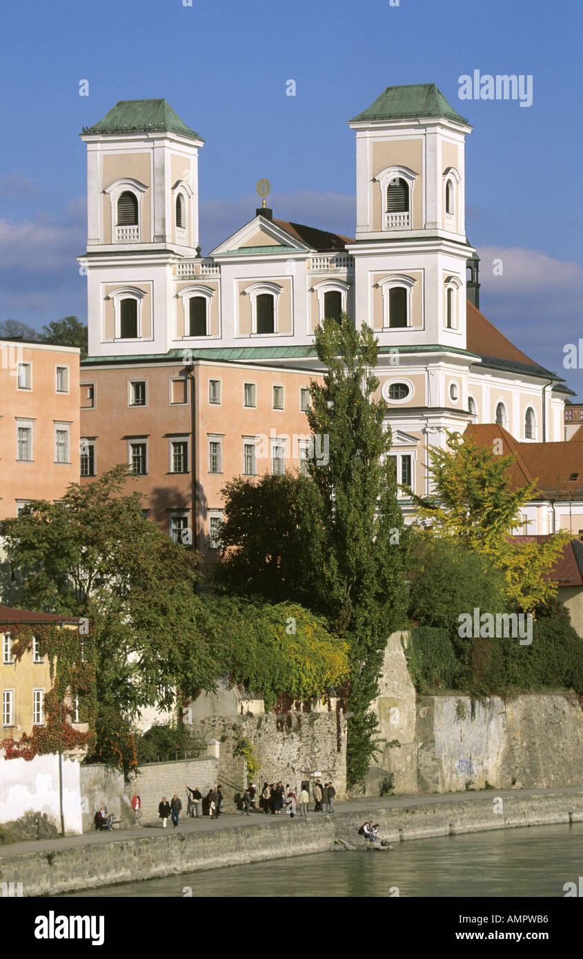 Allemagne, Bavière, Studienkirche à Passau, en face du Danube Banque D'Images